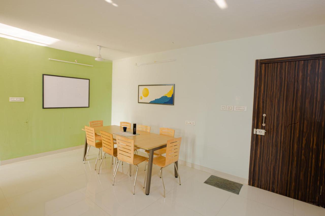 Covie Kharghar 200 Hostel Navi Mumbai Bagian luar foto